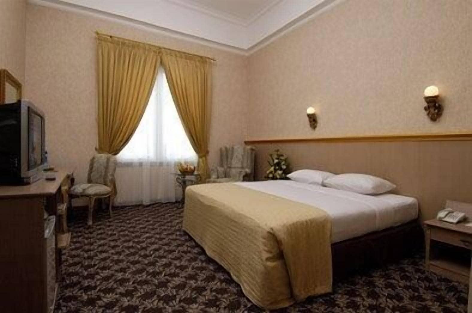 Yasmin Hotel Puncak Exterior photo