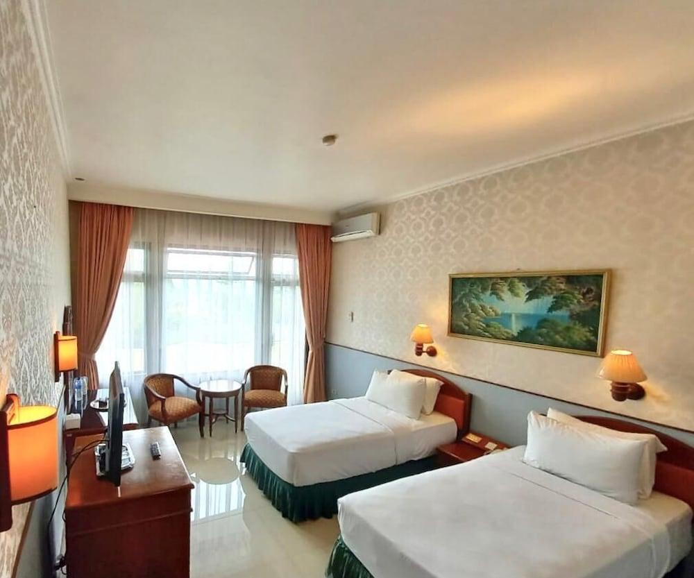 Yasmin Hotel Puncak Exterior photo